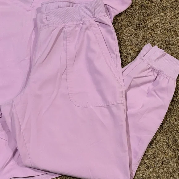Med Couture Lavender Pink V-Neck Scrub Top & Jogger Pants - Picture 4 of 5